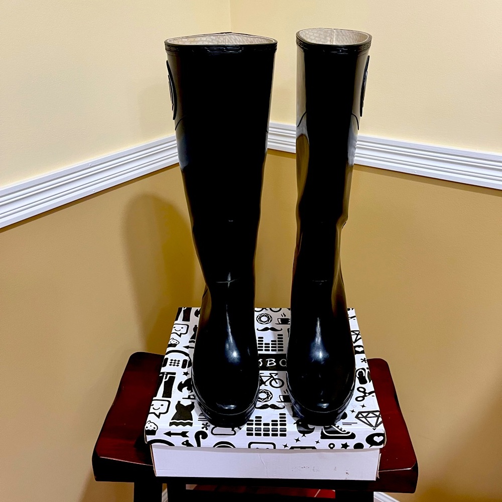 Hunter’s Tall Waterproof Rain Boots